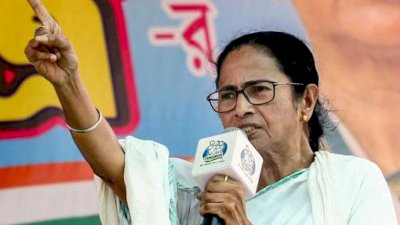 എക്‌സിറ്റ് പോള്‍ ഫലങ്ങള്‍ വോട്ടിംഗ് മെഷീനുകളില്‍ തിരിമറി നടത്താനുള്ള ഗൂഢാലോചനയുടെ ഭാഗം, പ്രതിപക്ഷം ഐക്യപ്പെട്ട് ശക്തമായി പോരാടണം; മമത ബാനര്‍ജി
