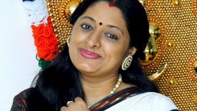 'ഈ കൂട്ടരില്‍ പലരും വീട്ടുകാരുമായി വഴക്കുള്ളവരാണ്... അപ്പനോട് മിണ്ടില്ല, അമ്മയെ നോക്കില്ല'; വിമര്‍ശകരോട് ഊര്‍മ്മിള ഉണ്ണി