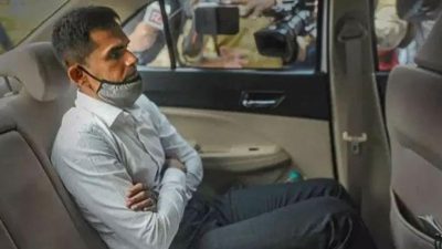 'പ്രായപൂര്‍ത്തിയാകും മുമ്പെ വ്യാജരേഖ നിര്‍മ്മിച്ച്  ബാര്‍ ലൈസന്‍സ് ': സമീര്‍ വാങ്കഡെക്ക് എതിരെ എഫ്.ഐ.ആര്‍